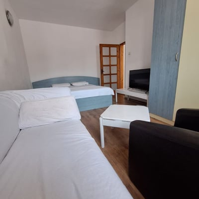 Rent of furnished 5-room apartments, 150 m², Faleza Nord, Constanța, Romania